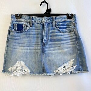 American Eagle Women’s Distressed Lace Patched Short Jean Skirt / Sz 6